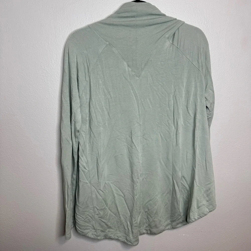 Athleta nirvana wrap long sleeve in opal green